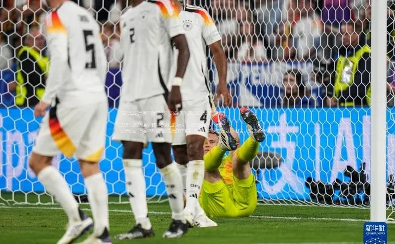 长征注册登录入口百度游戏开放平台足球运动员意外遭雷劈！场上惊险瞬间引发球迷热议\